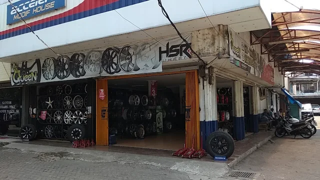 Gambar pada sumber untuk Queen Rims dan Tyres
