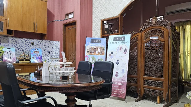 Gambar pada sumber untuk Notaris Lili Zahrotul Ulya
