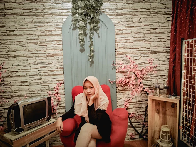 Gambar pada sumber untuk De Luxe Photostudio