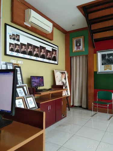 Gambar pada sumber untuk Foto One