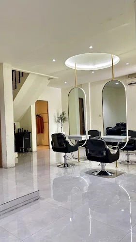 Gambar pada sumber untuk Gerai Salon Cantik Beringin