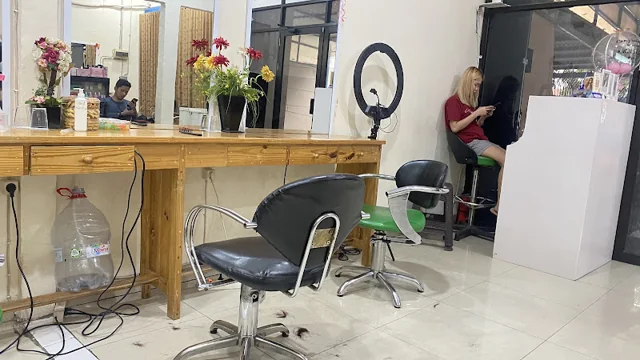 Gambar pada sumber untuk Win Salon
