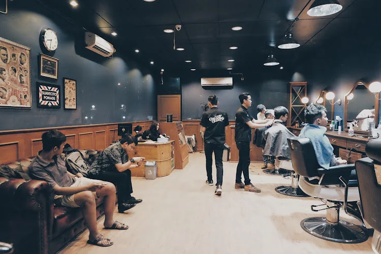 Gambar pada sumber untuk Grease And Glory Barbershop