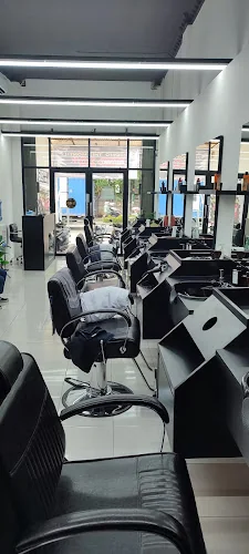 Gambar pada sumber untuk Menzo Barbershop Cipondoh