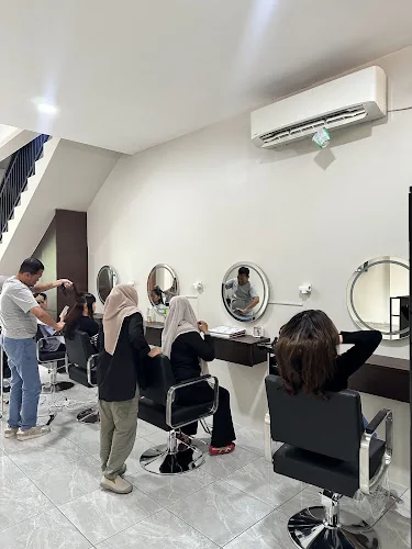 Gambar pada sumber untuk Ladies Salon