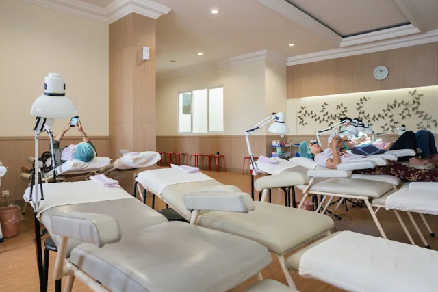Gambar pada sumber untuk Eva Mulia Clinic