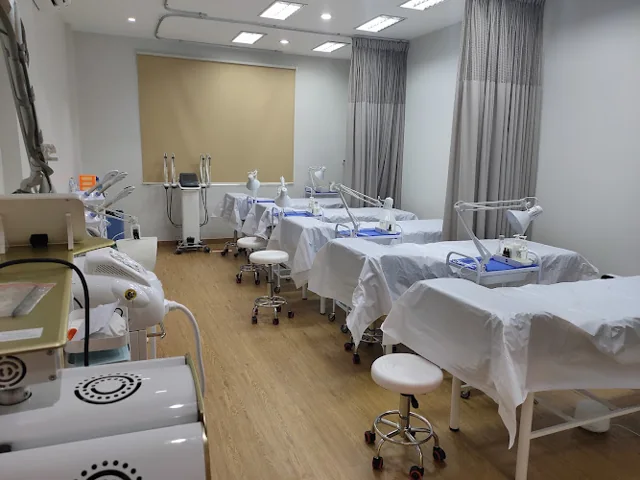 Gambar pada sumber untuk NMW Aesthetic Clinic Cimone