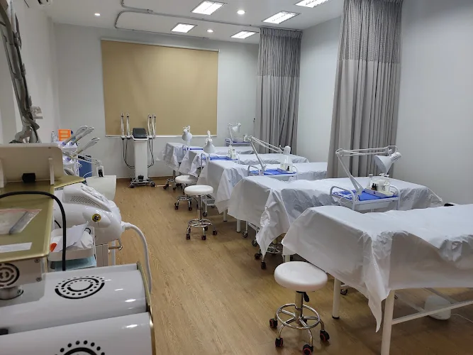 Gambar pada sumber untuk NMW Aesthetic Clinic Cimone