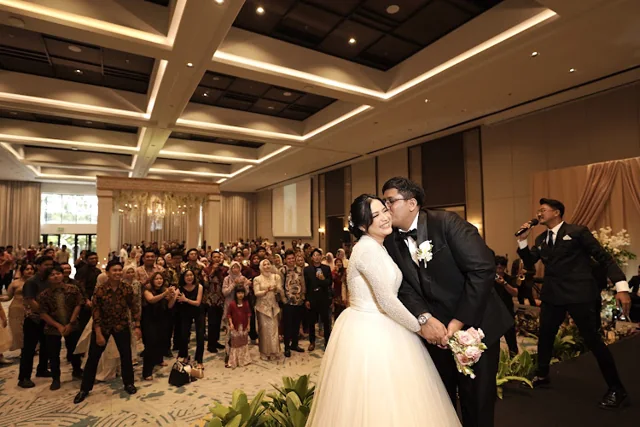 Gambar pada sumber untuk Olivia Wedding